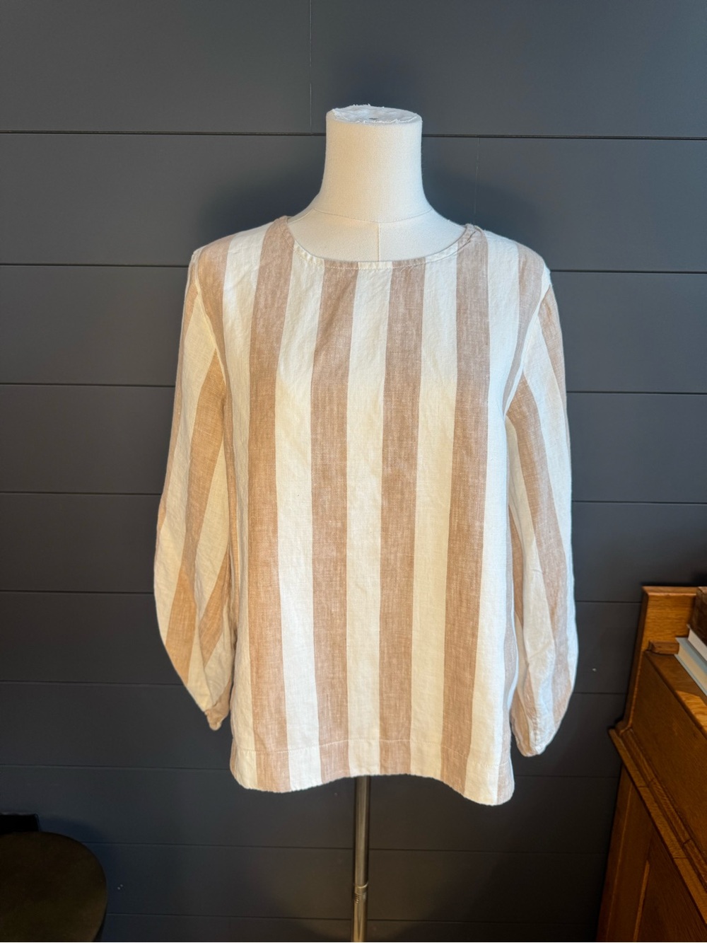 Everlane Beige and White Striped Flowy Lightweight Lined Linen Top Classic